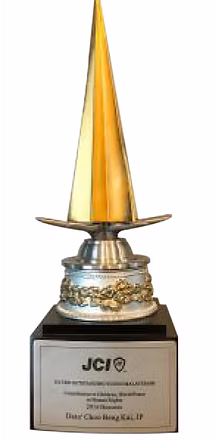 TOYM 2016 trophy